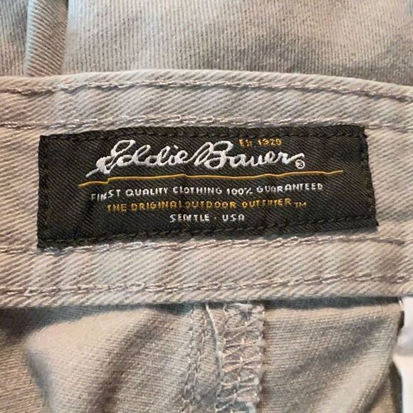 NWT! Eddie Bauer beige flat front chino short - Picture 3 of 10
